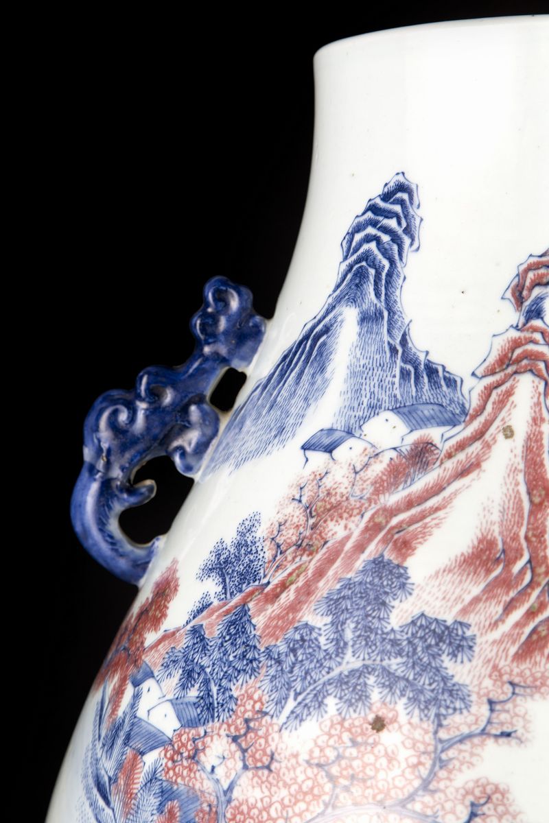 GRANDE VASO DI FORMA ‘HU’ IN PORCELLANA