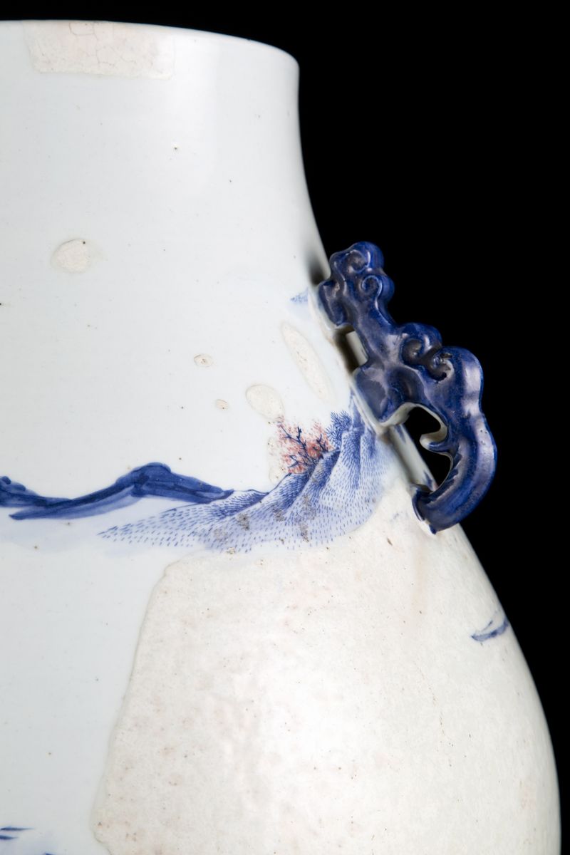 GRANDE VASO DI FORMA ‘HU’ IN PORCELLANA