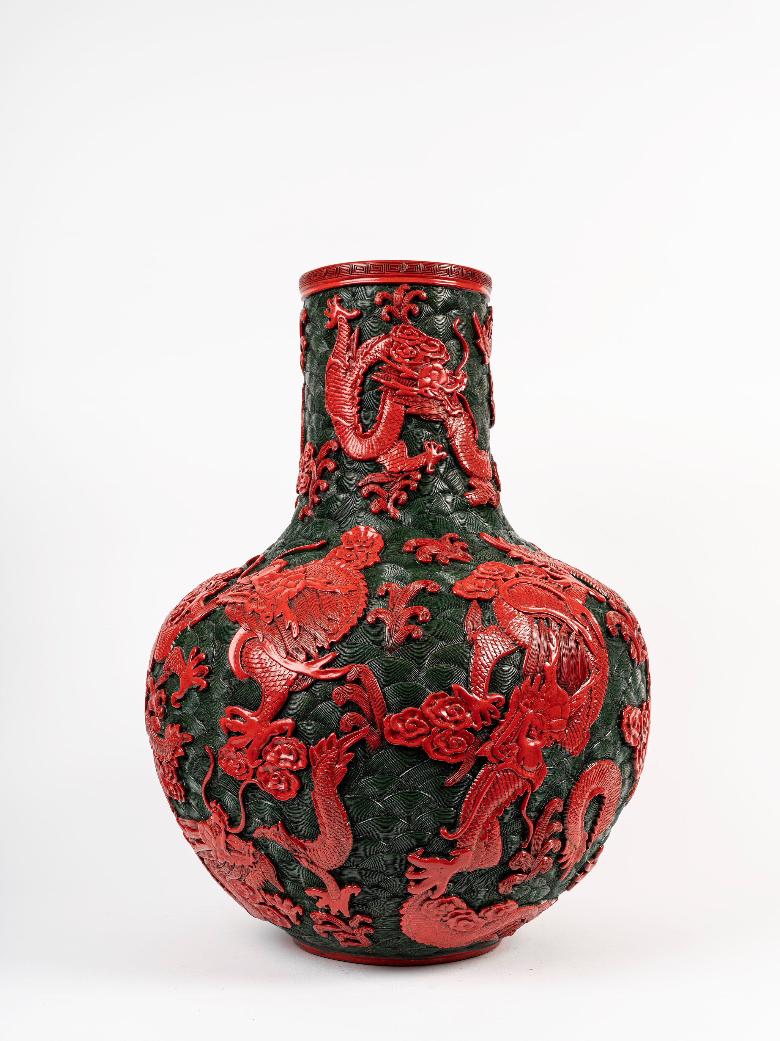 GRANDE VASO IN LACCA DI CINABRO