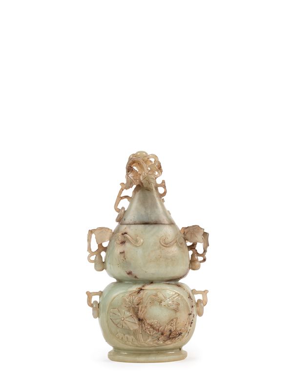 A JADE VASE IN CALABASH SHAPE