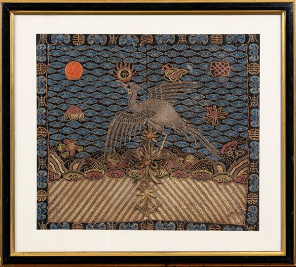 AN EMBROIDERY SILK RANK BADGE IN FRAME  (China, Qing dynasty (1644-1911))  - Auction Fine Asian Art, Including the Ullman Collection of Fine Buddhist Bronze Figures - Marcopolo srl - Marcopolo Asian Art Auction Milano