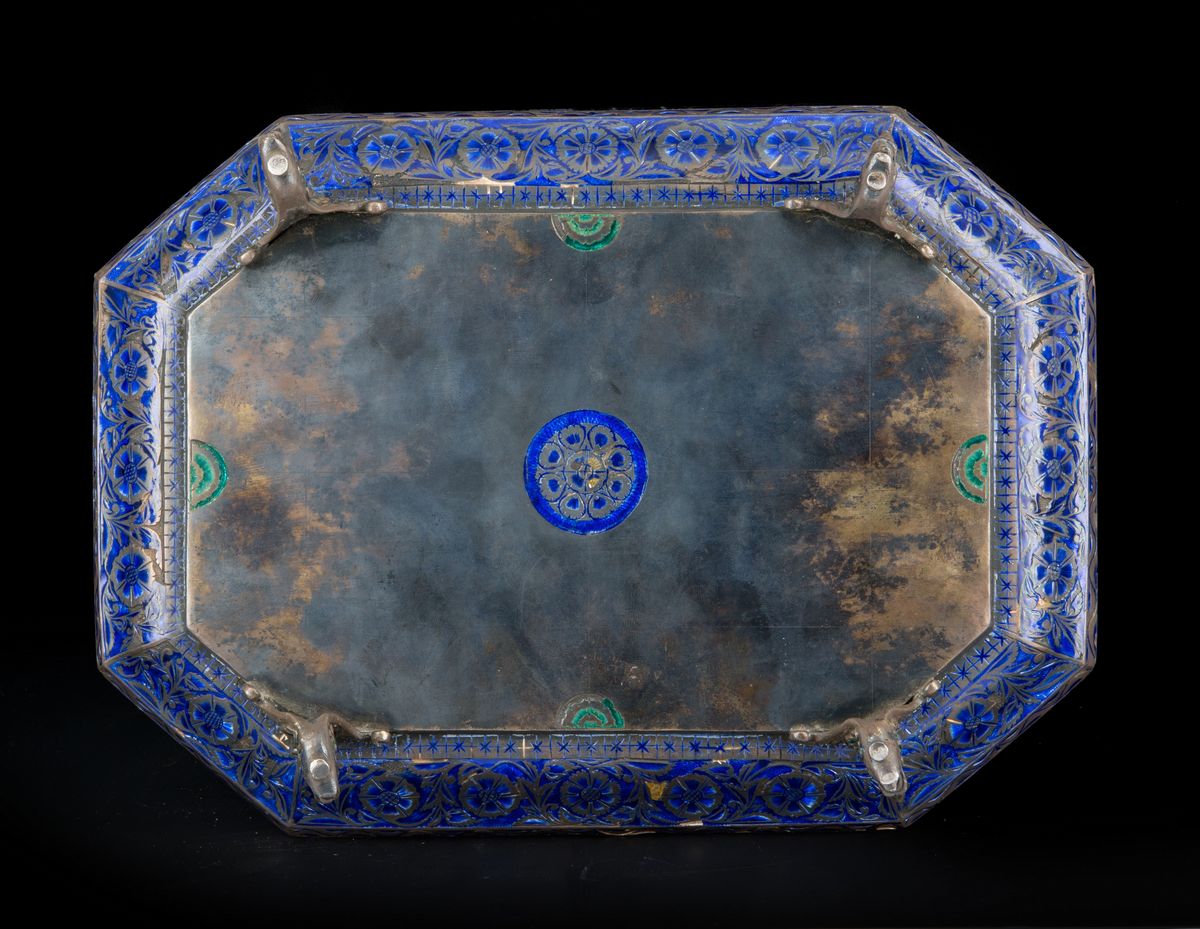 Vassoio Mughal smaltato con gemme incastonate, India, XVIII/XIX secolo