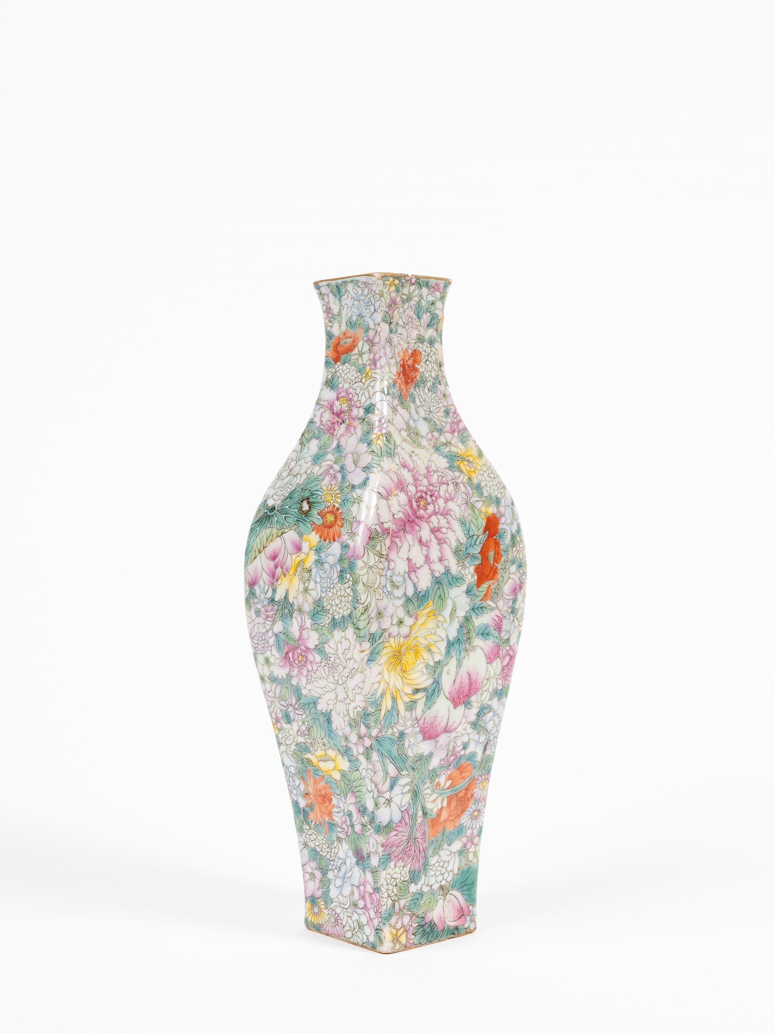 VASO IN PORCELLANA FAMIGLIA ROSA