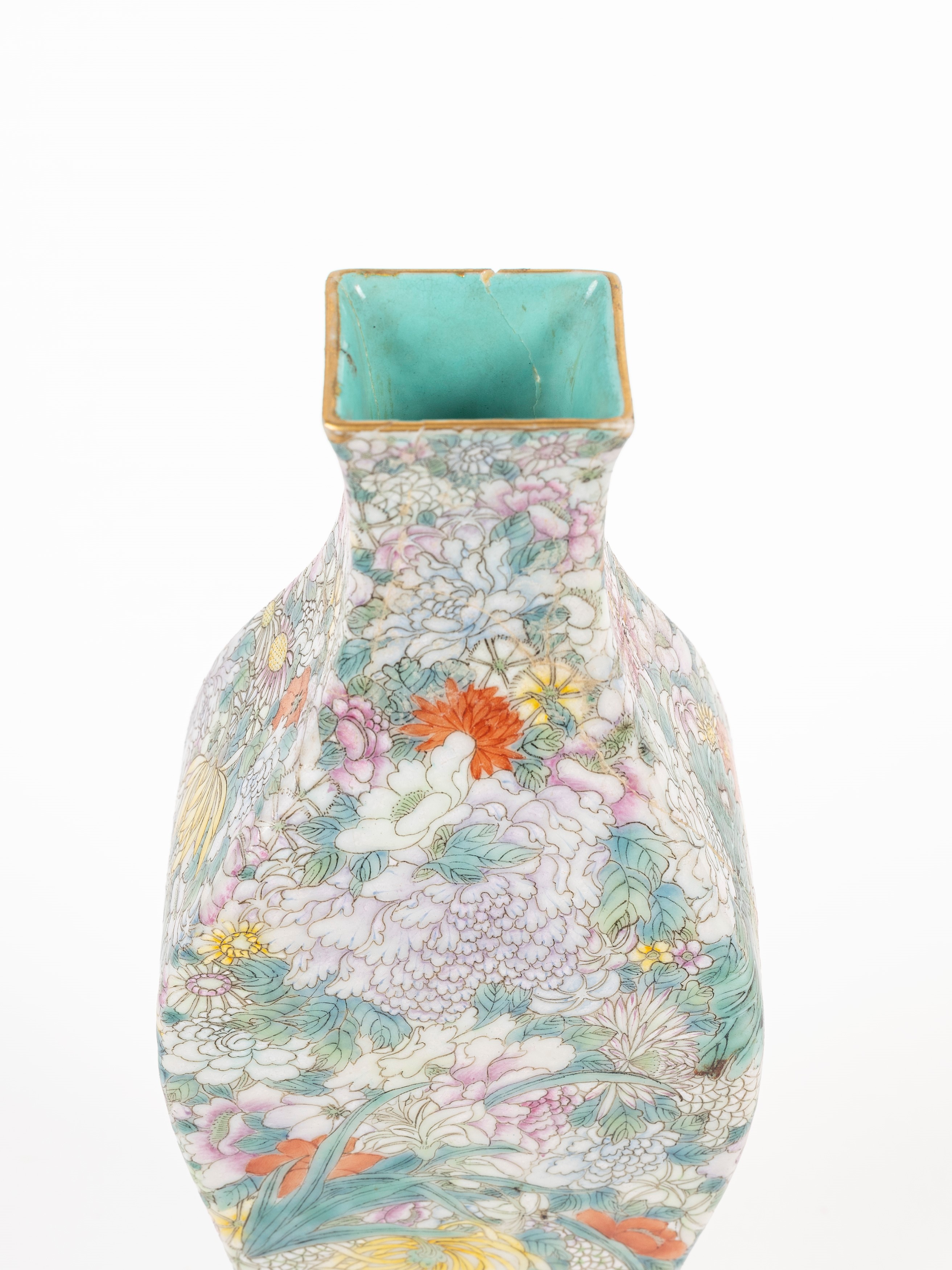 VASO IN PORCELLANA FAMIGLIA ROSA