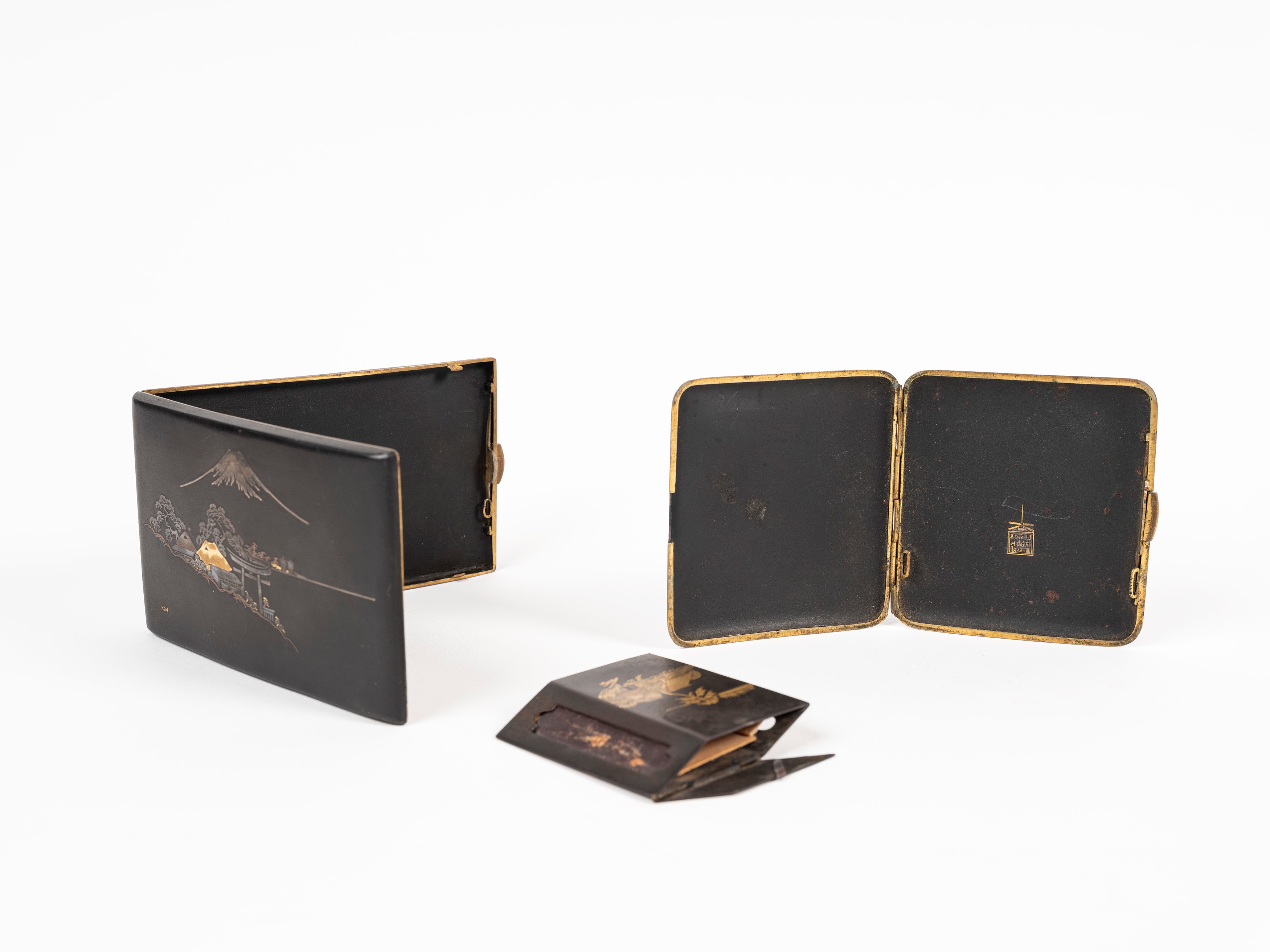 TRE SCATOLINE IN METALLO DORATO