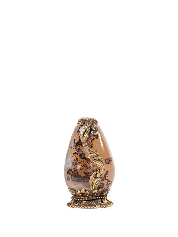 AN AGATE SNUFF BOTTLE
