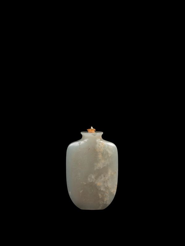 A JADE SNUFF BOTTLE