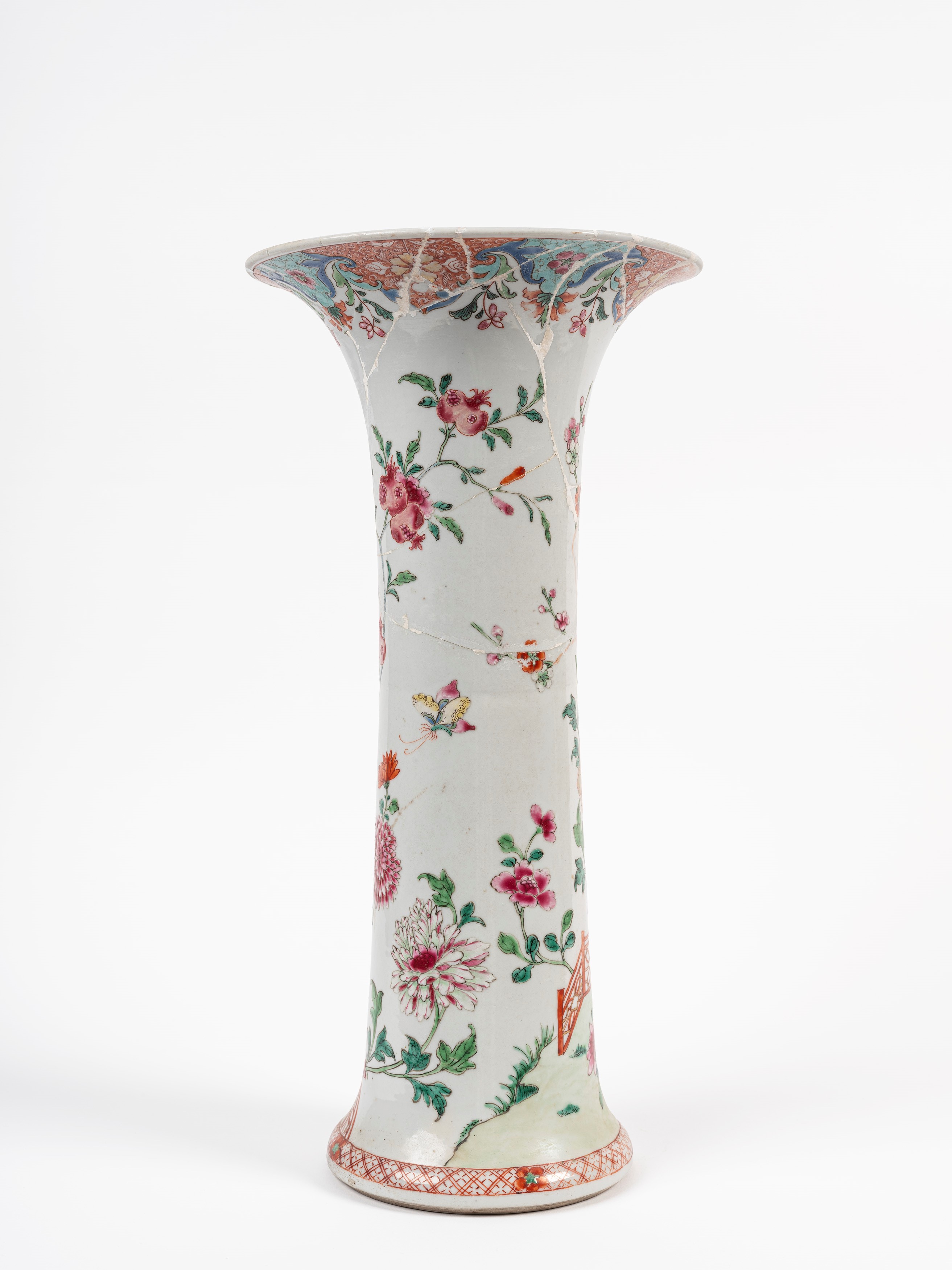 VASO IN PORCELLANA FAMIGLIA ROSA