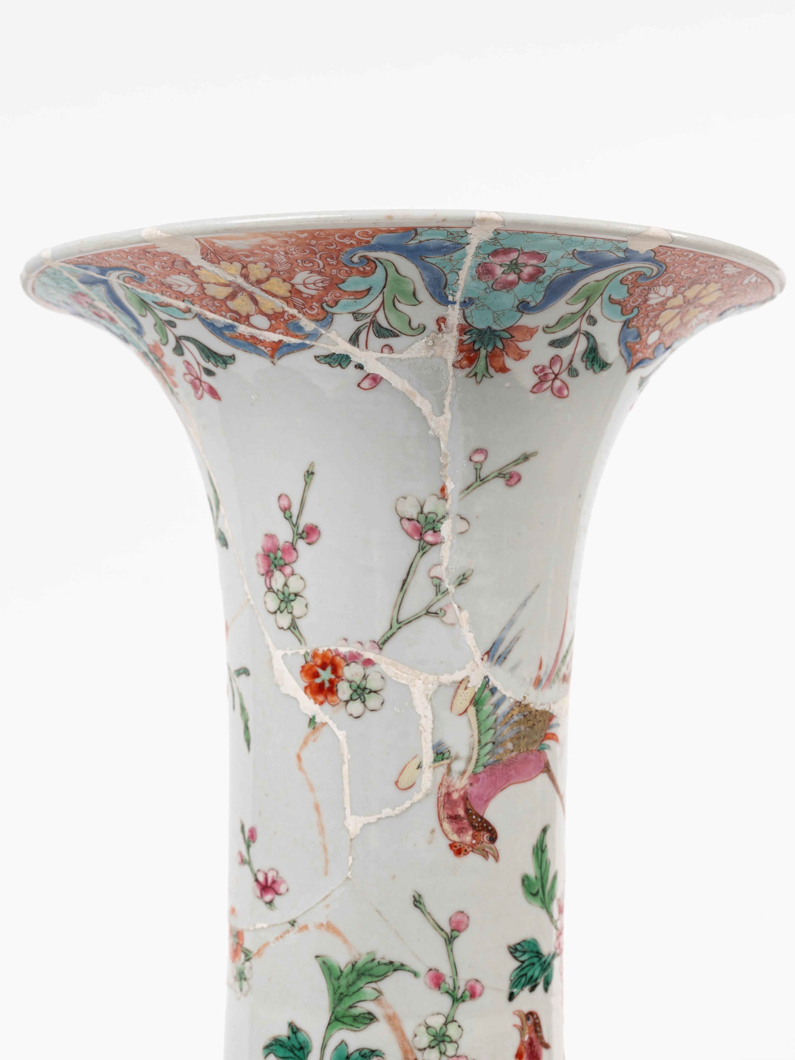 VASO IN PORCELLANA FAMIGLIA ROSA