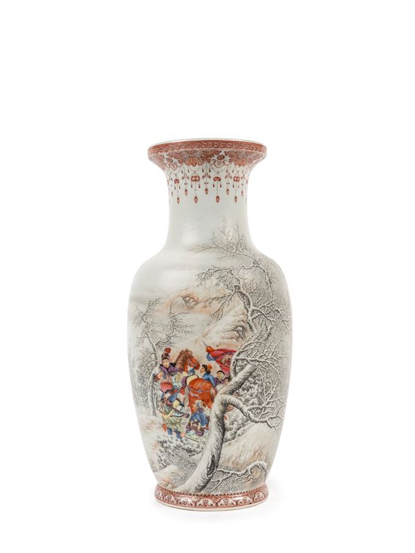 A RARE FAMILLE ROSE PORCELAIN VASE