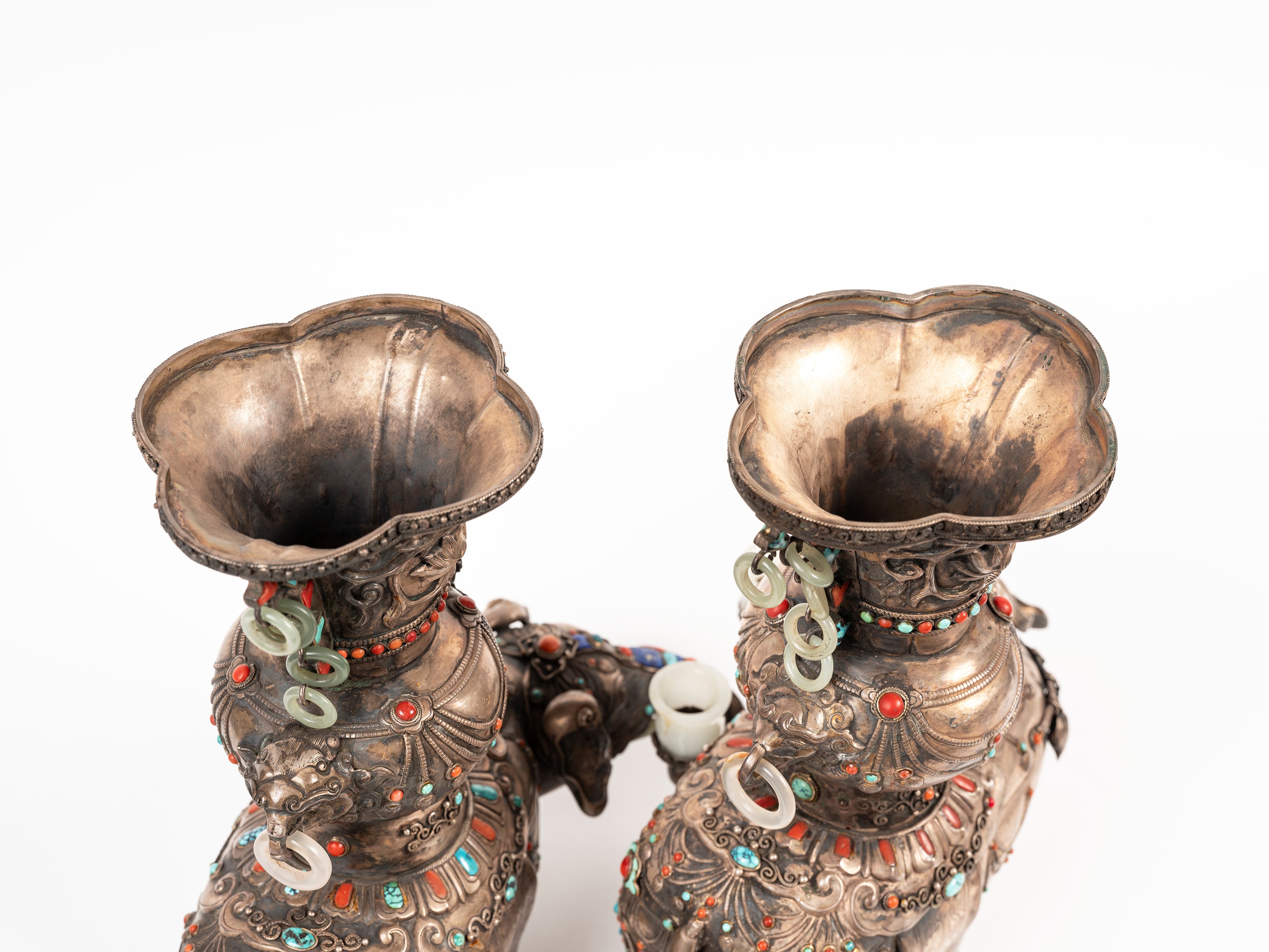 COPPIA DI ELEFANTI IN ARGENTO E GIADA