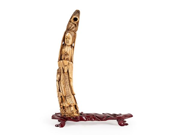 ☼AN IVORY SCULPTURE