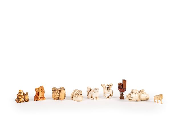 ☼EIGHT IVORY NETSUKE AND ONE WOODEN NETSUKE