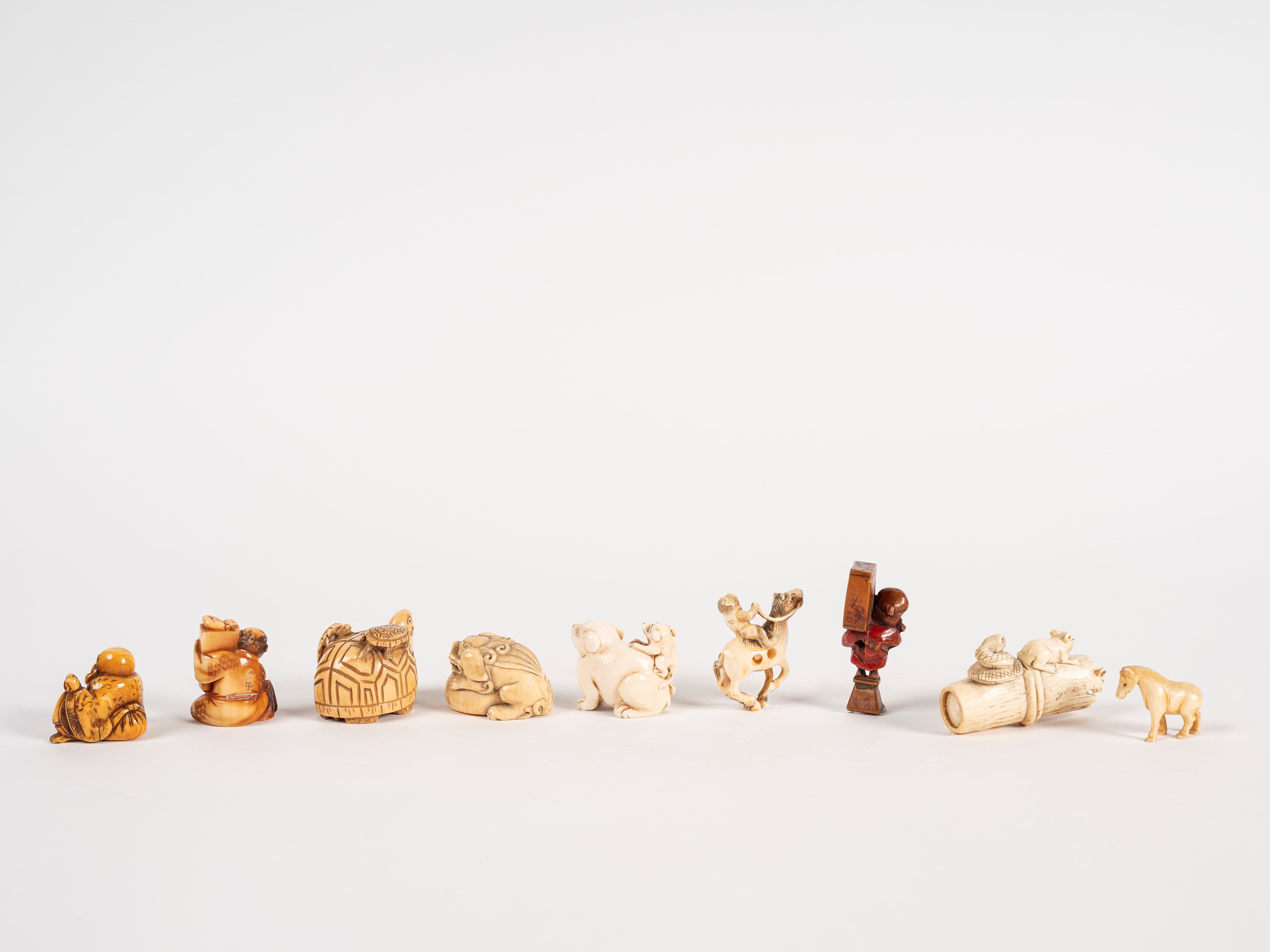 ☼otto Netsuke in Avorio e uno in Legno