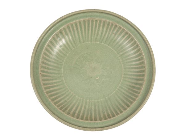 A LONGQUAN CELADON PORCELAIN PLATE 