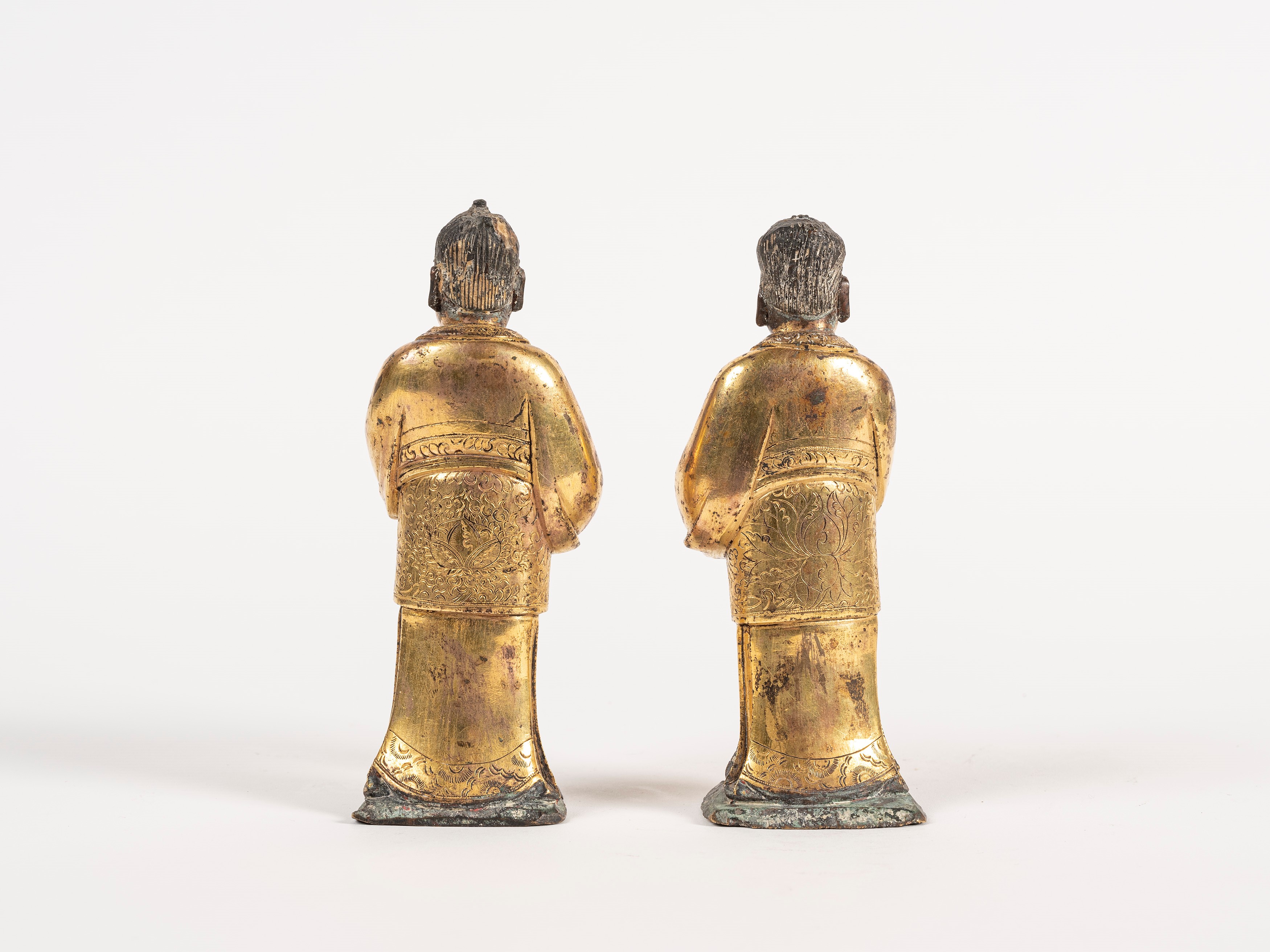 DUE FIGURE IN BRONZO DORATO