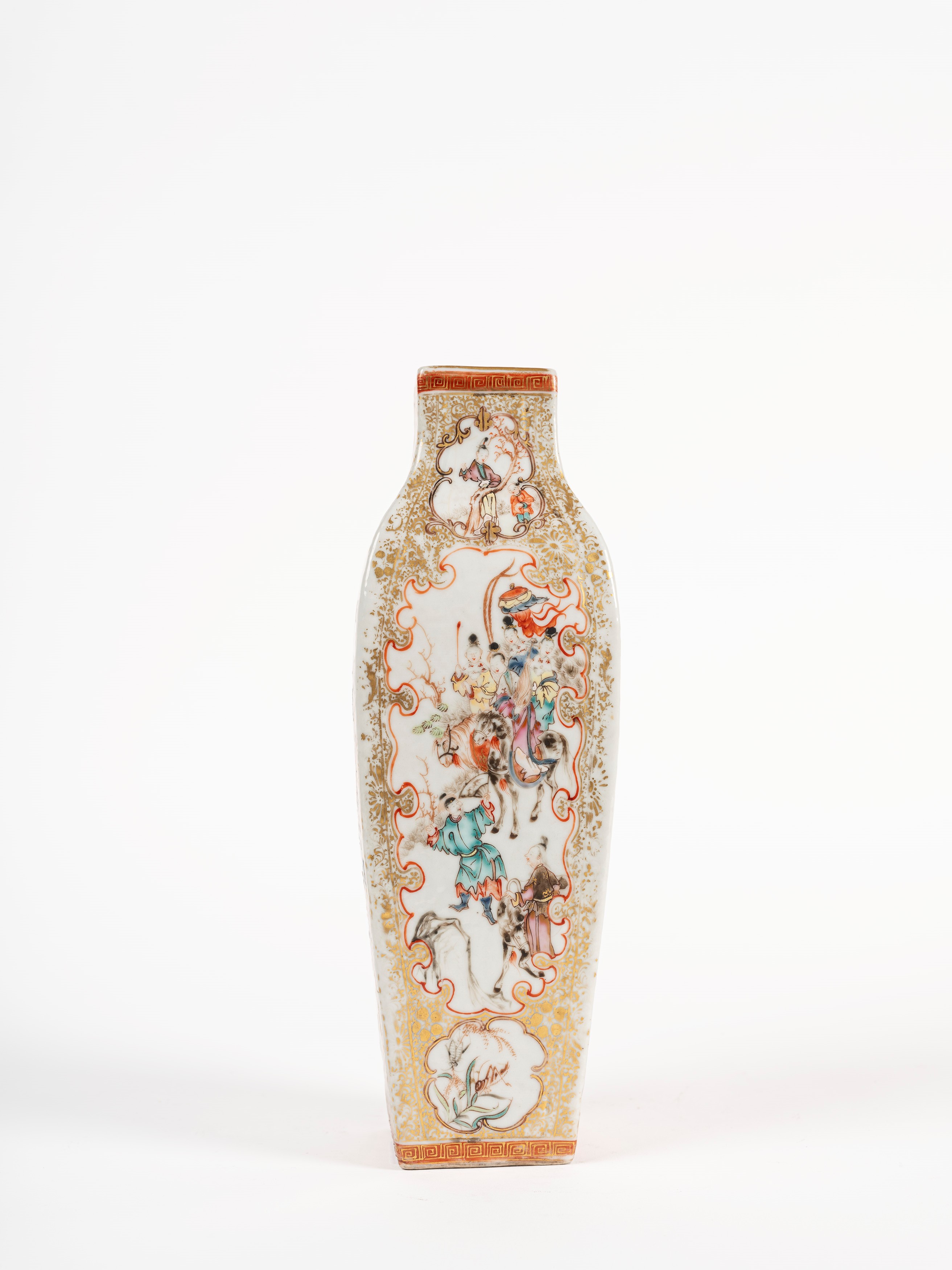 VASO IN PORCELLANA FAMIGLIA ROSA