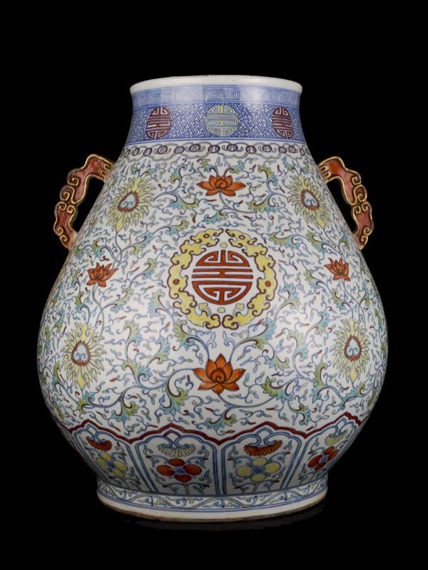 LARGE PORCELAIN VASE OF 'HU' SHAPE IN DOUCAI ENAMELS 