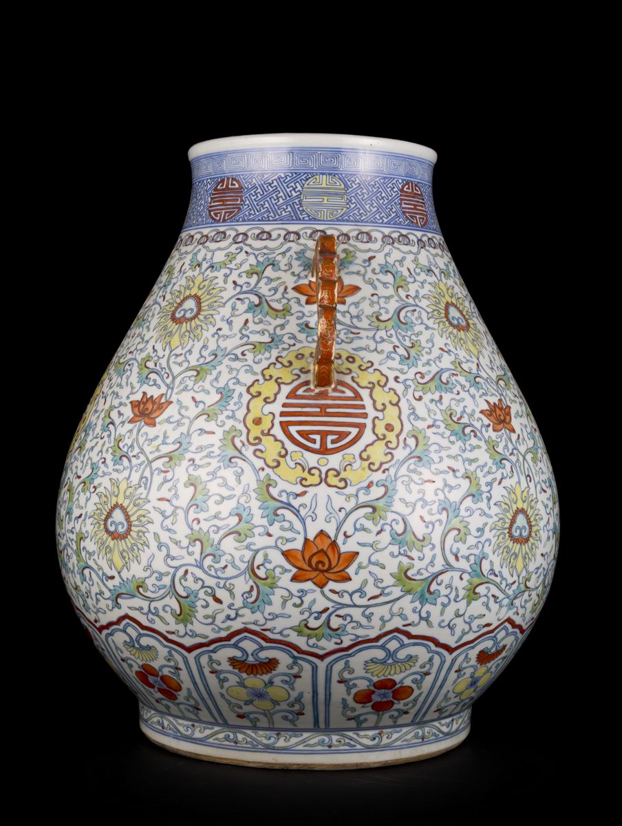 GRANDE VASO IN PORCELLANA DI FORMA ‘HU’ IN SMALTI DOUCAI