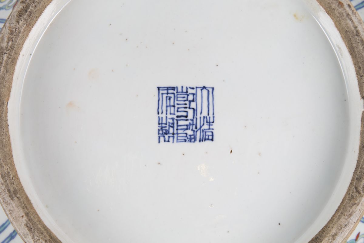 GRANDE VASO IN PORCELLANA DI FORMA ‘HU’ IN SMALTI DOUCAI
