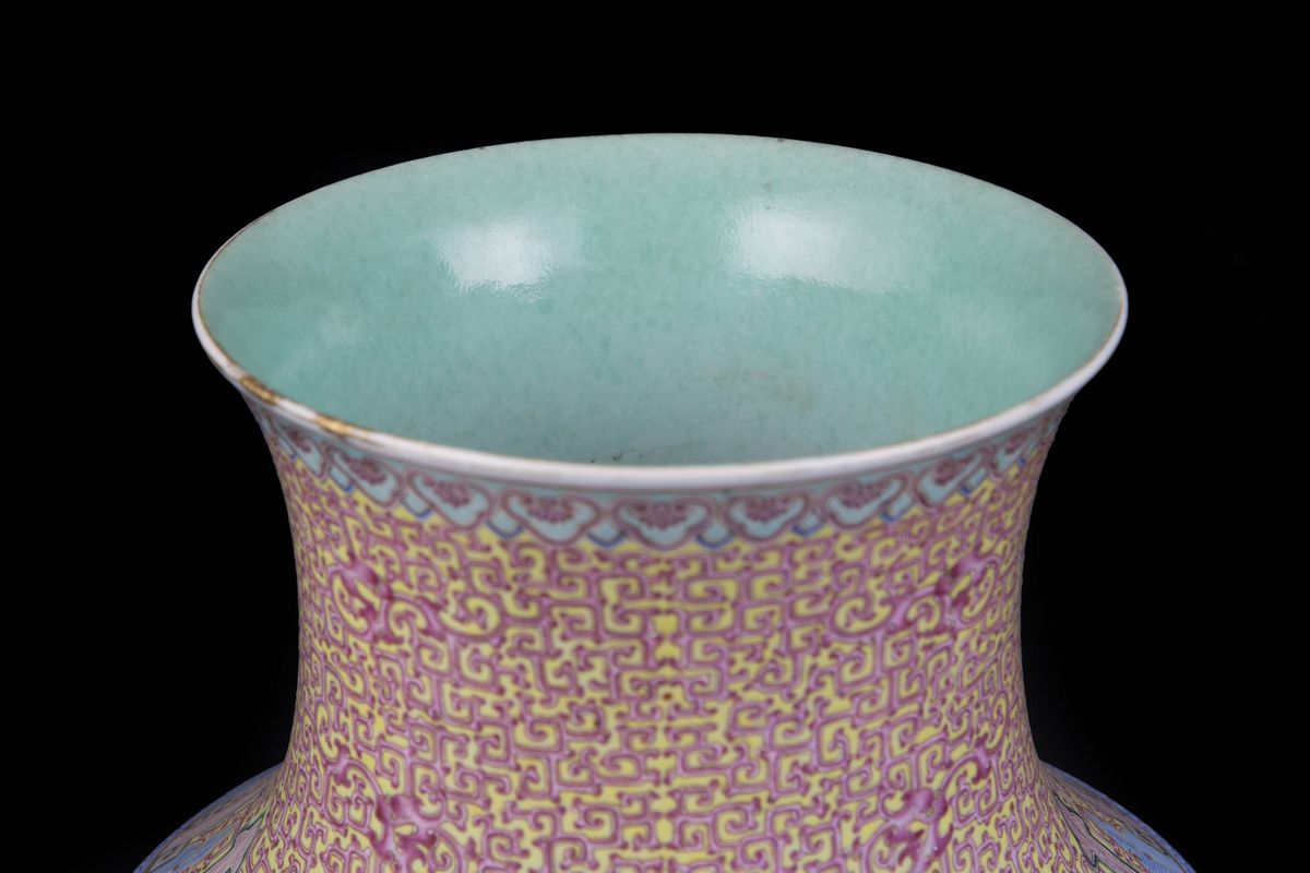 GRANDE VASO IN PORCELLANA FAMIGLIA ROSA
