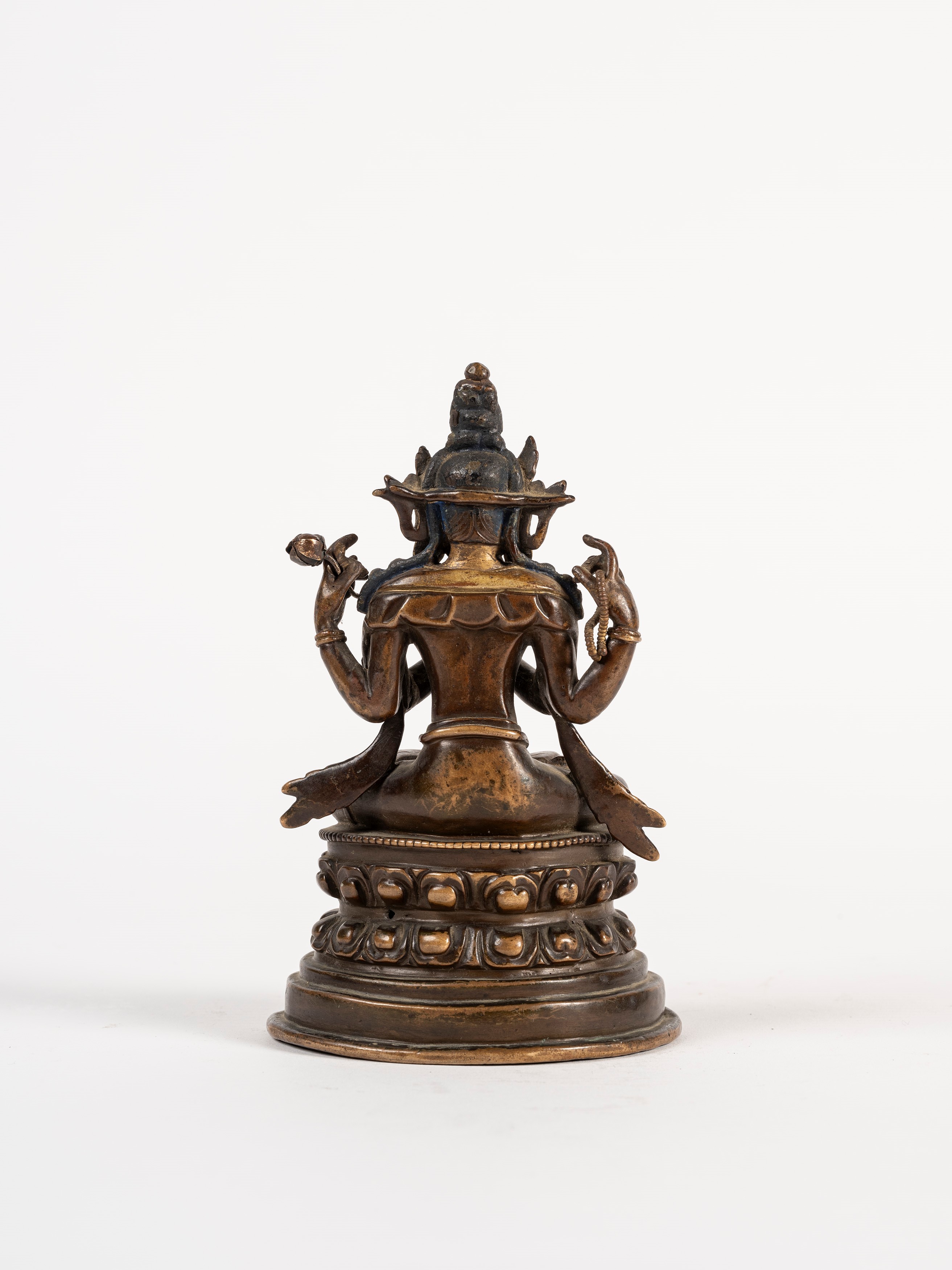 FIGURA DI IN BRONZO DORATO RAFFIGURANTE SHADAKSHARI LOKESHVARA