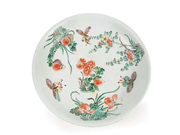 A FAMILLE VERTE PORCELAIN CHARGER