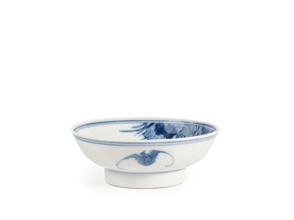 A BLUE AND WHITE PORCELAIN 'CHICKEN' SAUCER