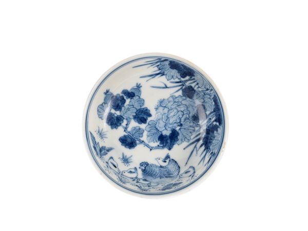 A BLUE AND WHITE PORCELAIN 'CHICKEN' SAUCER