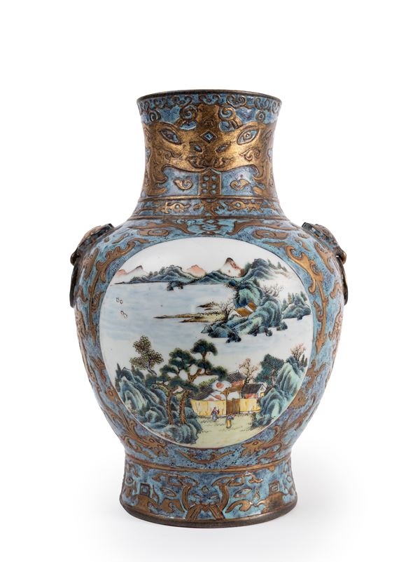 A ROBIN EGG FAMILLE ROSE PORCELAIN VASE
