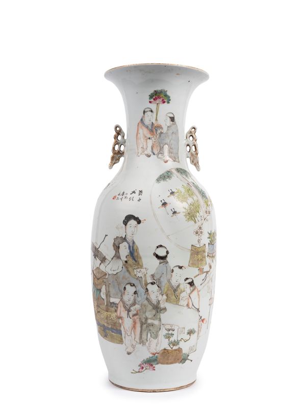 A QIANJIANGCAI PORCELAIN VASE