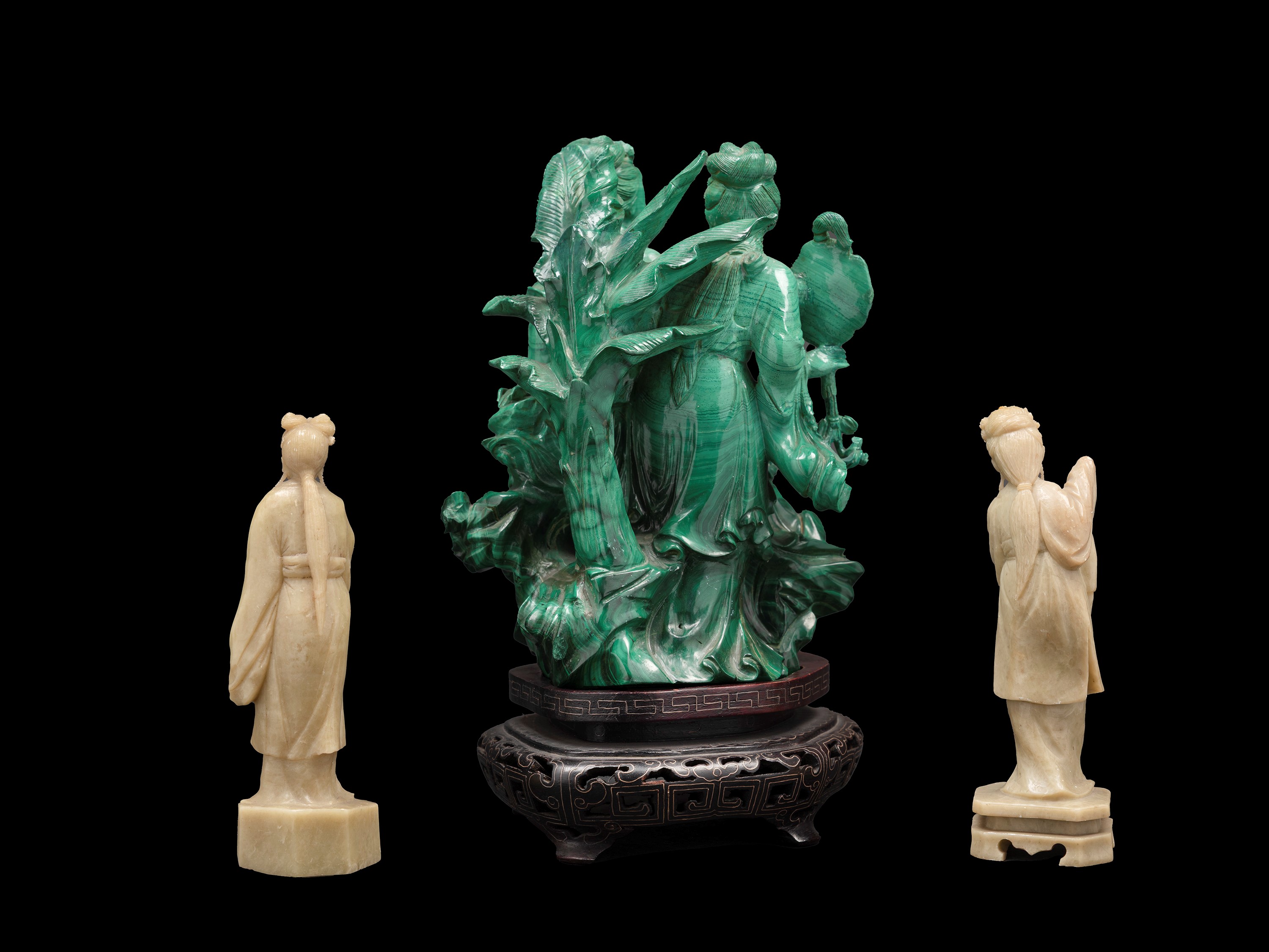 Una Figura in Malachite e Due in Soapstone