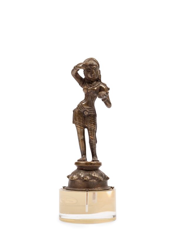 A BRONZE FIGURE OF PARVATI