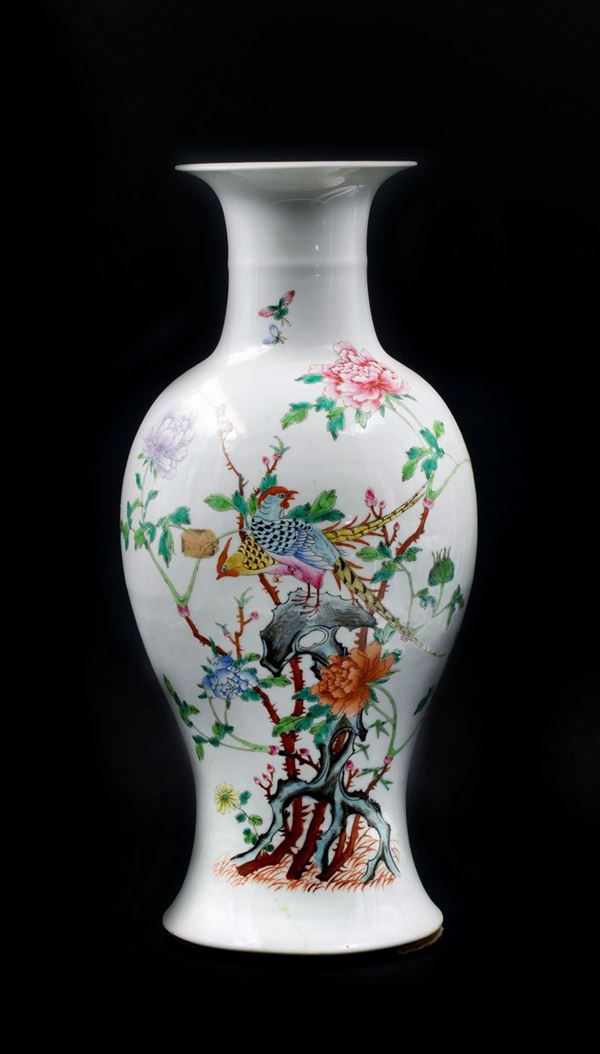 VASO IN PORCELLANA FAMIGLIA ROSA