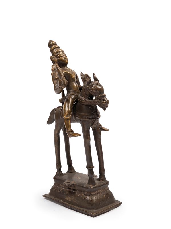 A BRONZE FIGURE OF AN HORSEMAN