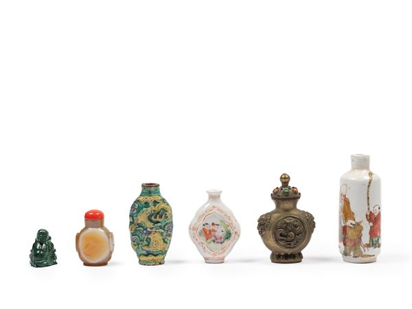 CINQUE SNUFF BOTTLE E UN PICCOLO INTAGLIO