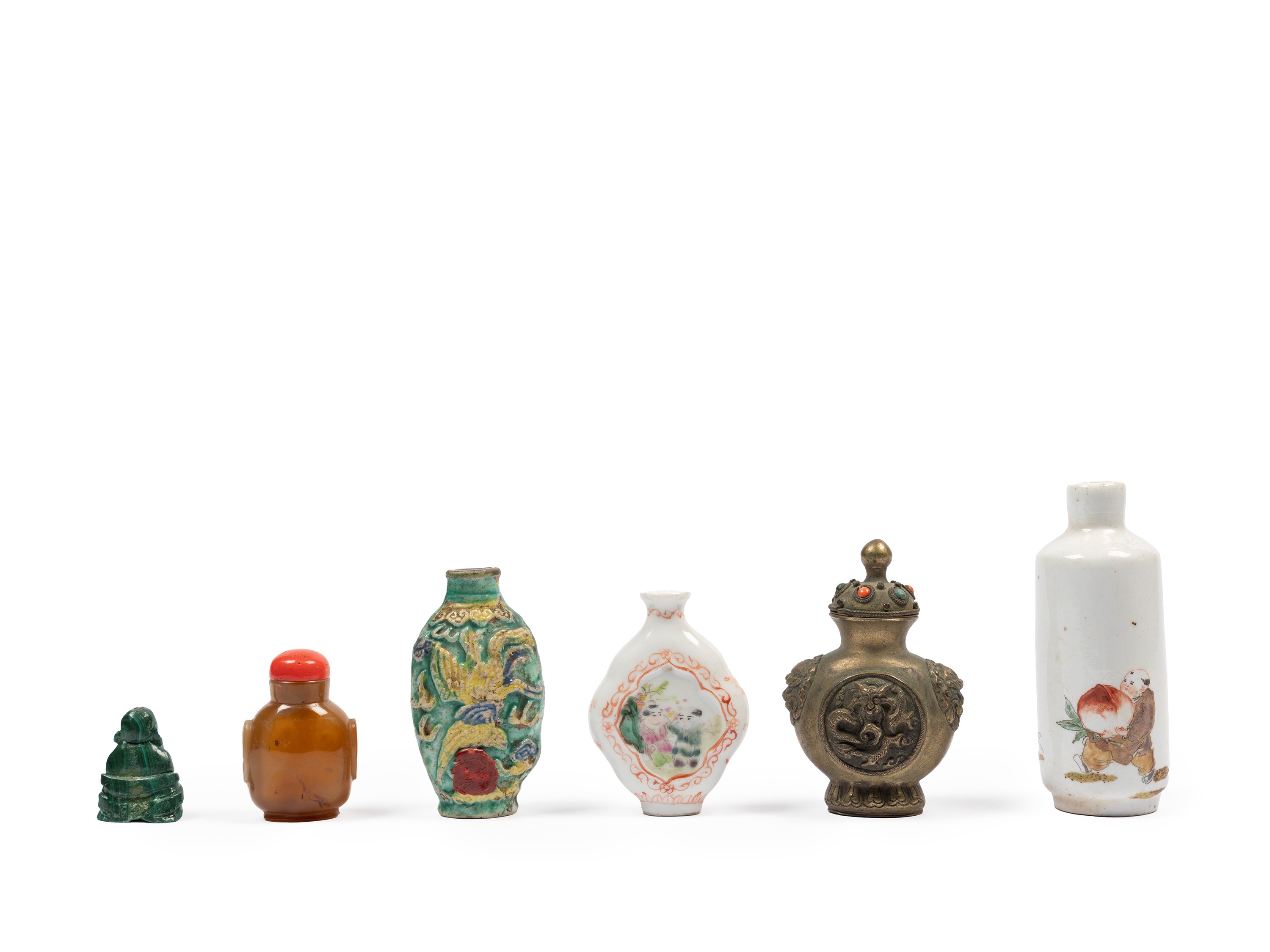 CINQUE SNUFF BOTTLE E UN PICCOLO INTAGLIO