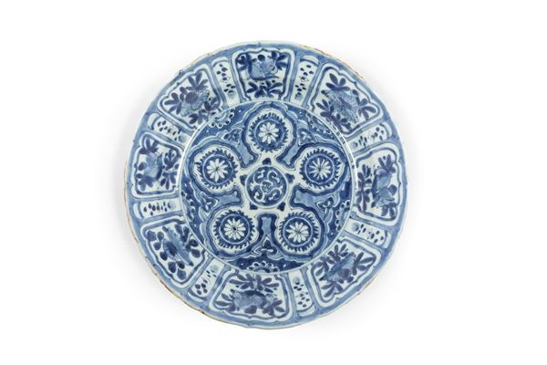 PIATTO IN PORCELLANA BIANCA E BLU