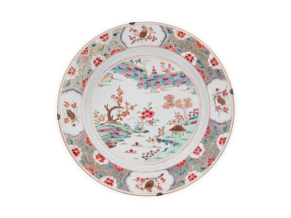 A FAMILLE ROSE PORCELAIN CHARGER