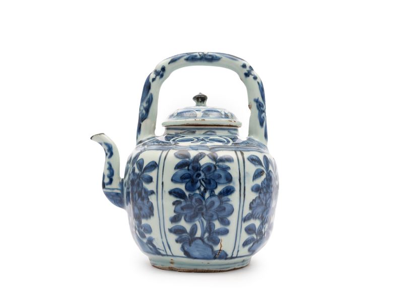 TEIERA IN PORCELLANA BIANCA E BLU