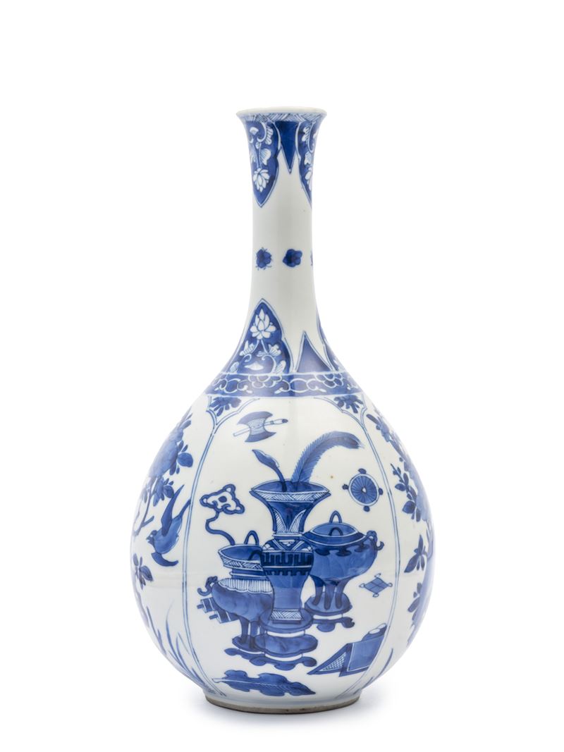 VASO IN PORCELLANA BIANCA E BLU