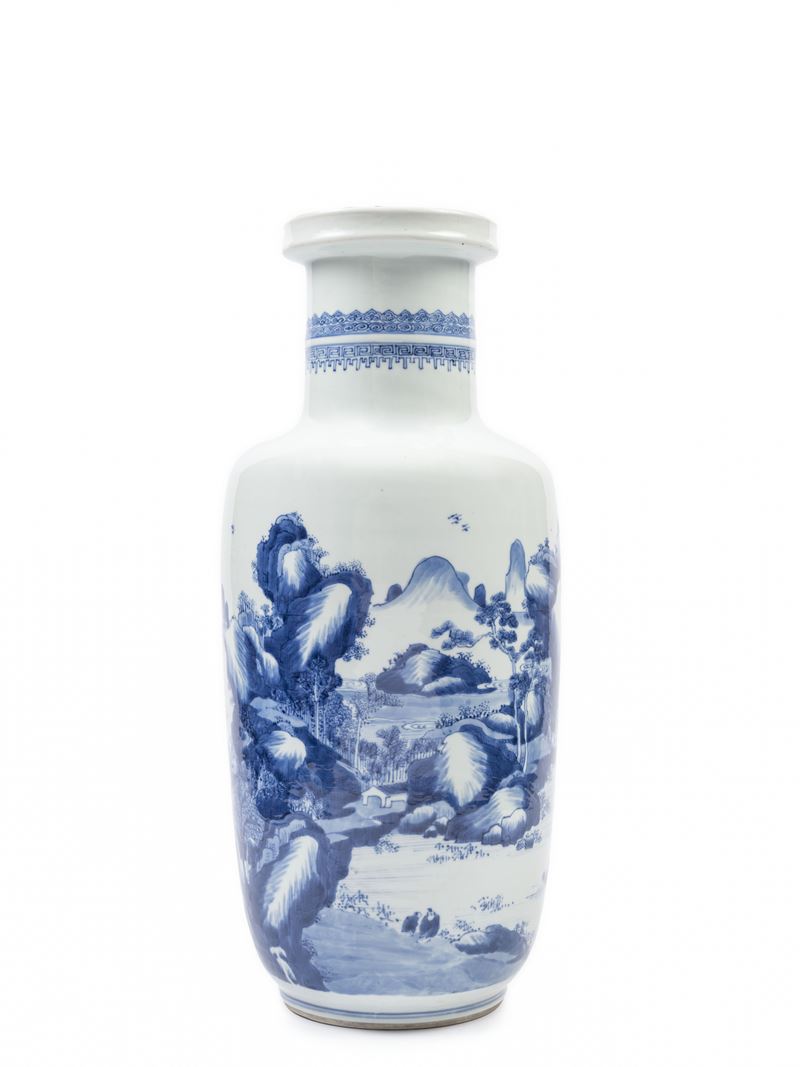 RARO VASO 'ROULEAU' IN PORCELLANA BIANCA E BLU