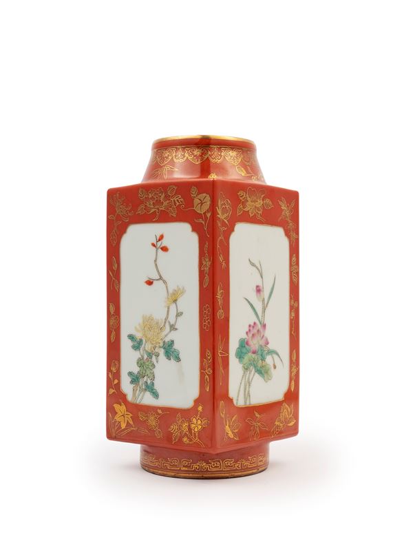 VASO IN PORCELLANA FAMIGLIA ROSA