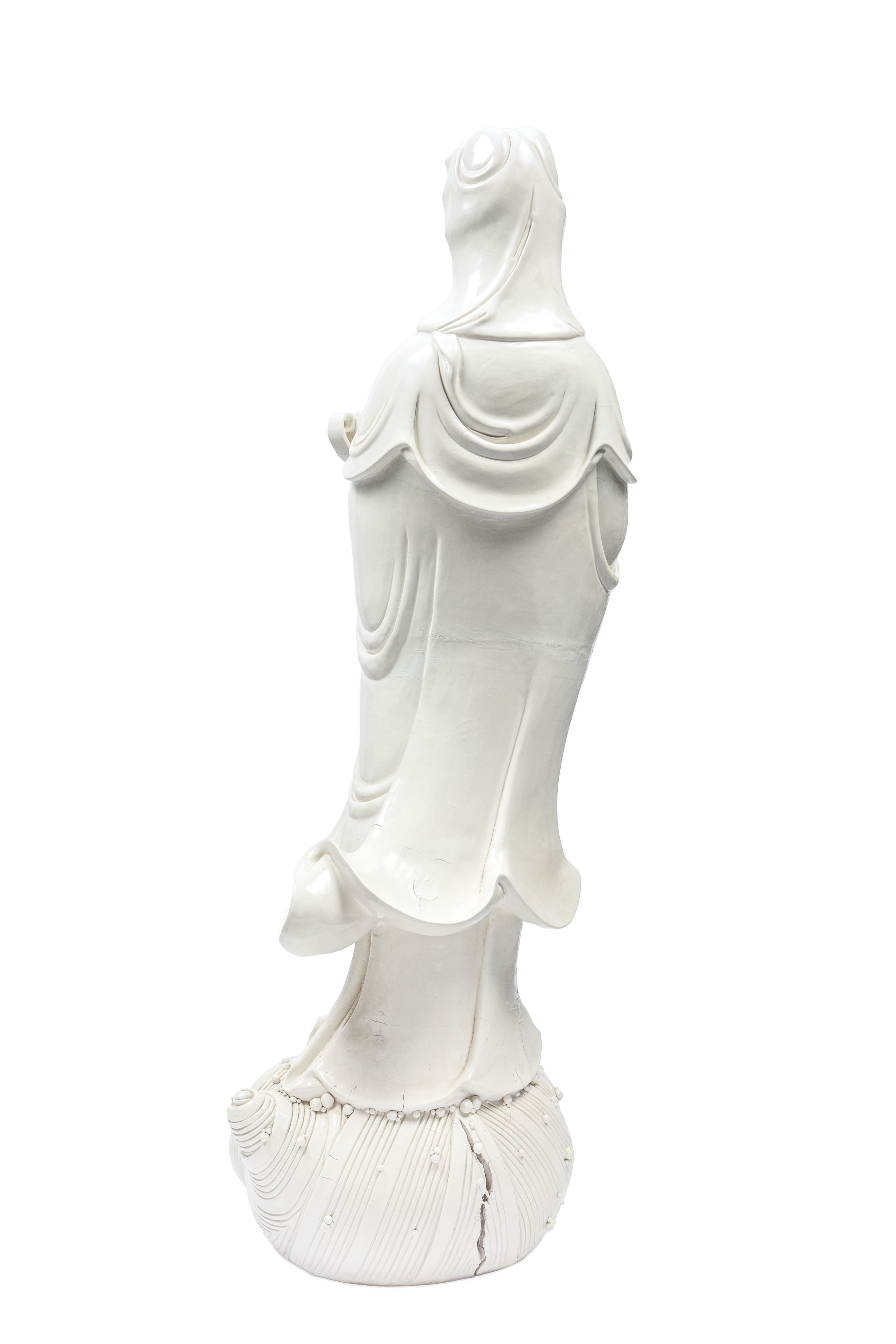 ENORME GUANYIN IN PORCELLANA BLANC-DE-CHINE