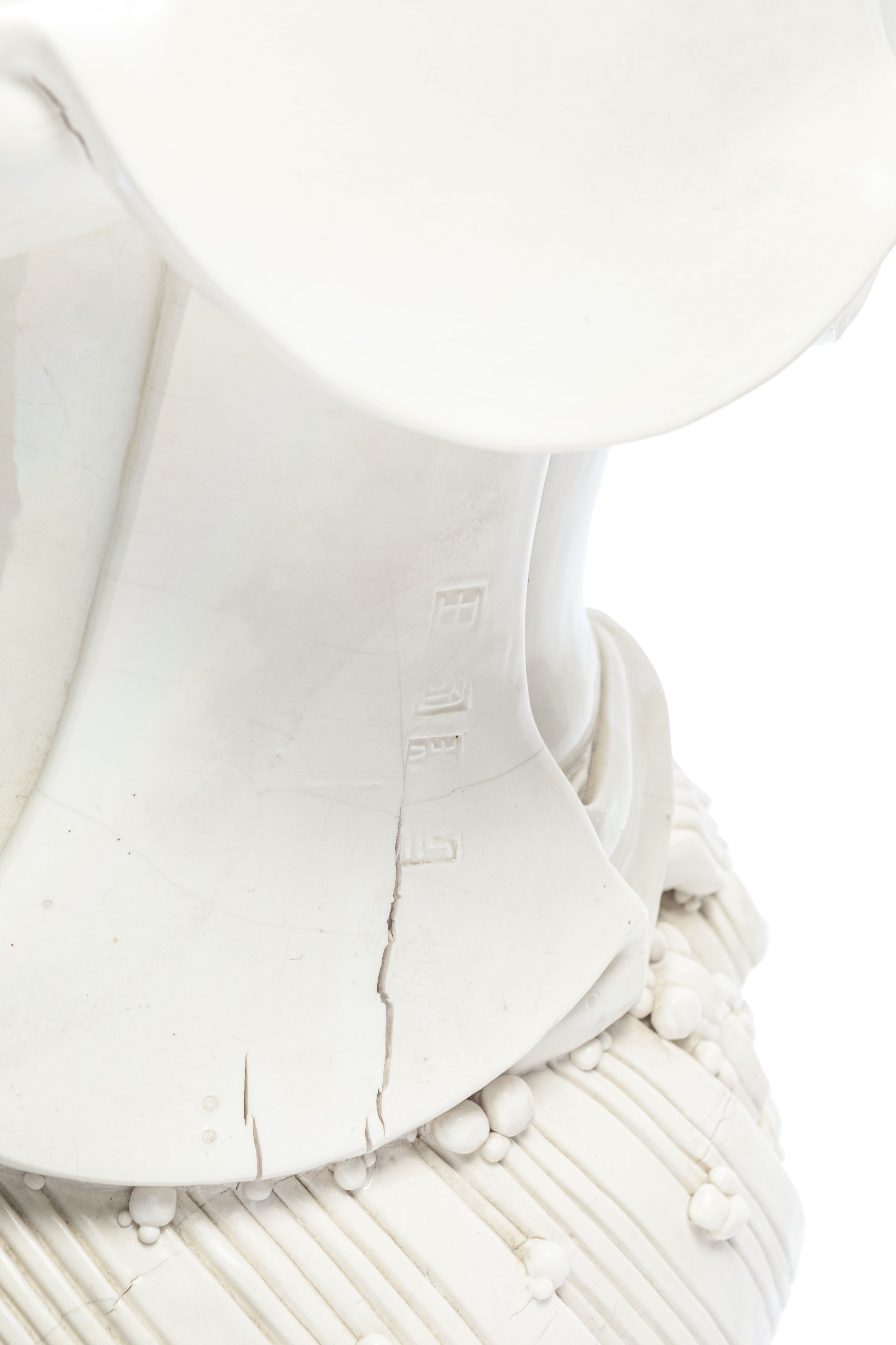 ENORME GUANYIN IN PORCELLANA BLANC-DE-CHINE