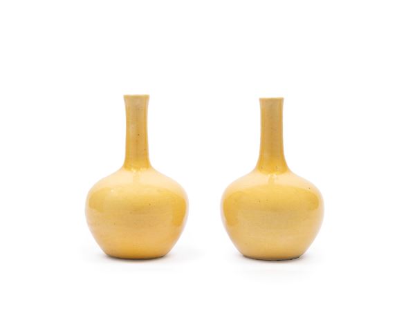 A PAIR OF YELLOW-GROUND PORCELAIN VASES
