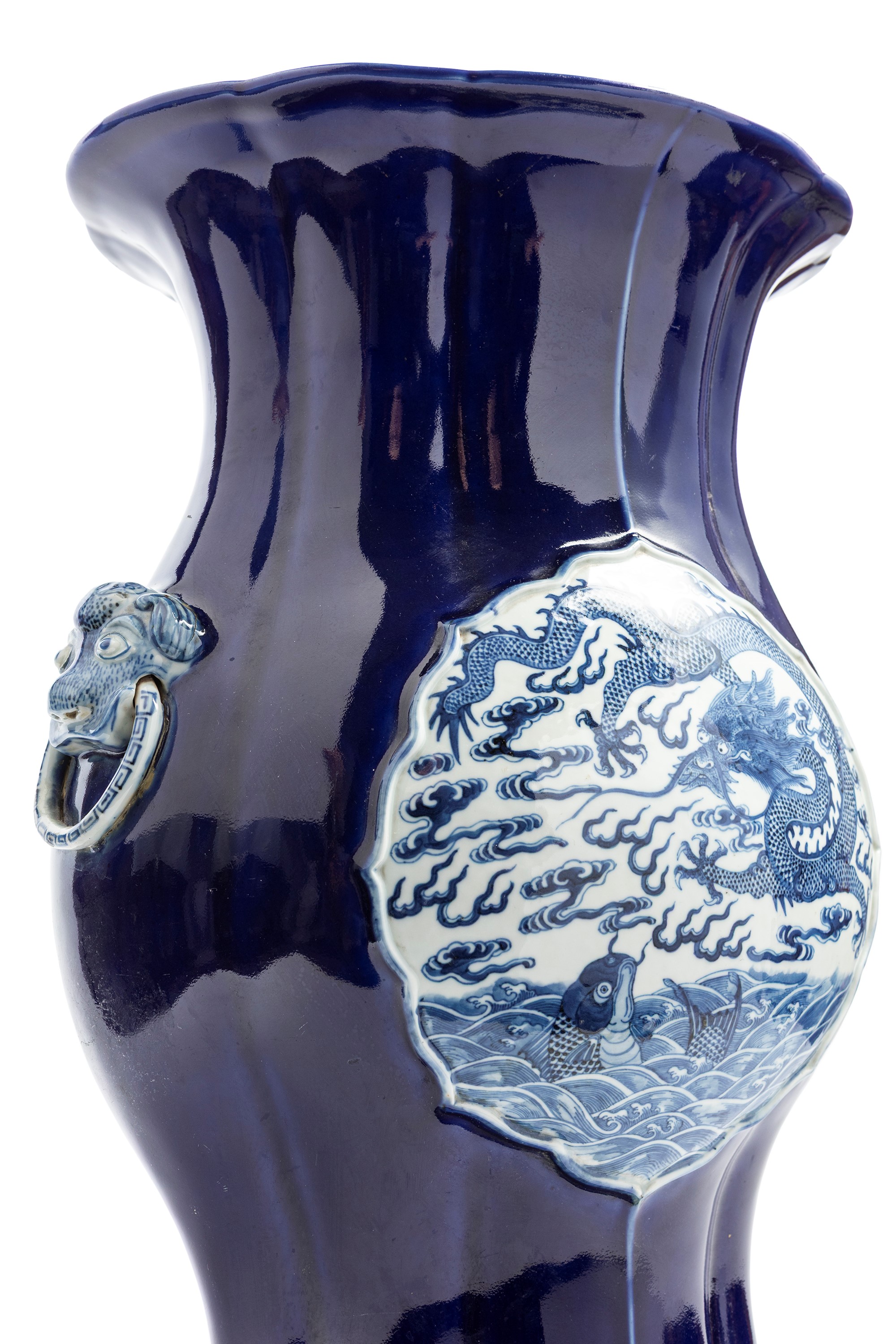 Grande e Raro Vaso in Porcellana Bianca e Blu