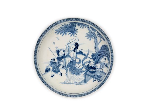 A BLUE AND WHITE PORCELAIN DISH