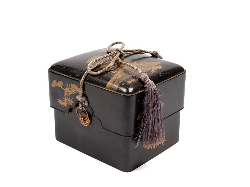 SCATOLA IN LACCA NERA CON NAPPE AZZURRE