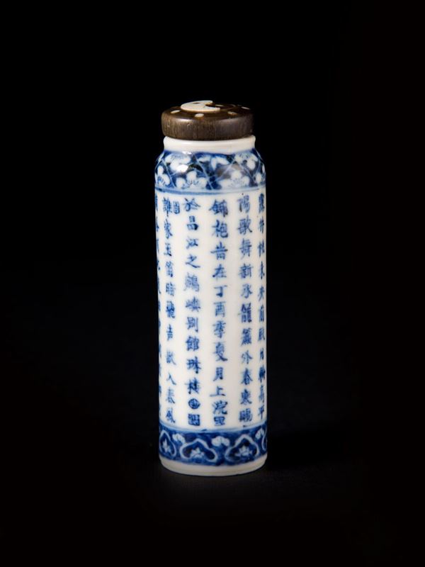 SNUFF BOTTLE IN PORCELLANA 